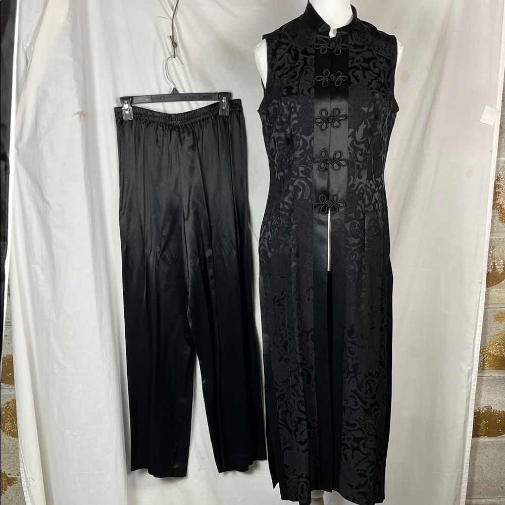 Vintage R & M Richards by Karen Kwong Black 2 Piece Floral Pantsuit